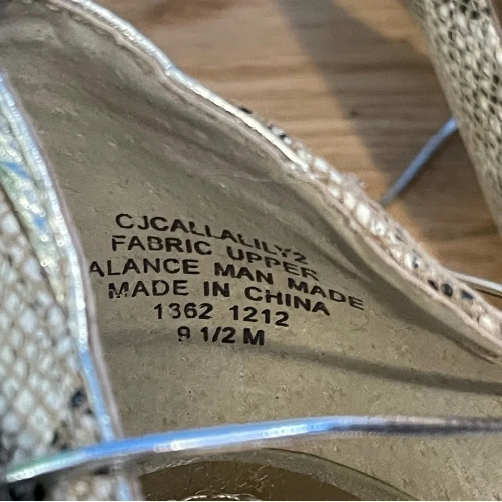 Joan & David Circa snake skin embossed gold metallic heels buckle 9.5